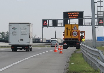 Dilatációjavítási munkák miatt ideiglenes pályazár lesz az M1-es autópályán a Rába-híd térségében
