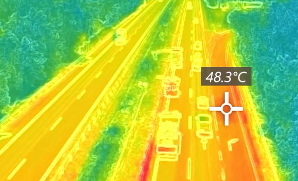 Perzselő aszfalt – hőkamerás felvételek az M7-es autópályáról