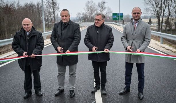 Új út tehermentesíti Gödöllőt – Elkészült az M3-as autópályát és az Ipari Parkot összekötő mellékút